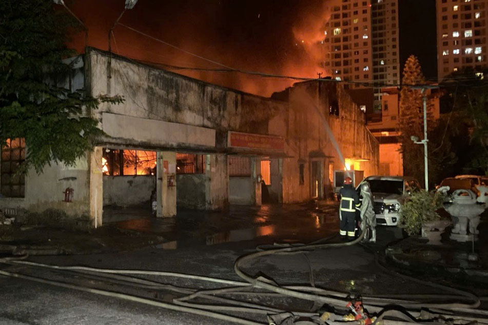 ハノイ市トゥオンマイ区の火災現場。写真:ハノイ警察