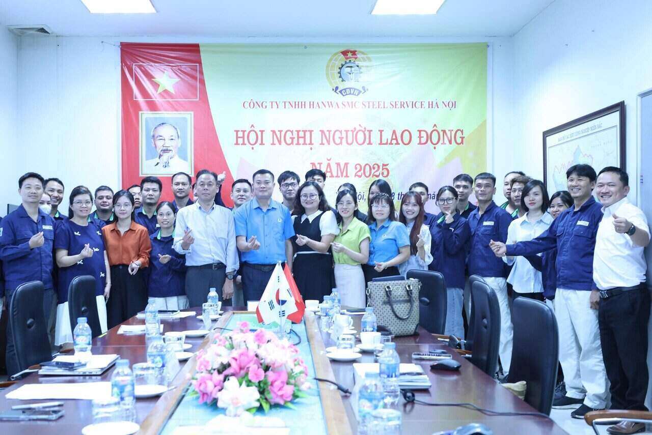 Hanwa SMC Steel Service 하노이 유한회사 노동자 회의가 성공적으로 마무리되었습니다. 사진: Ngoc Anh