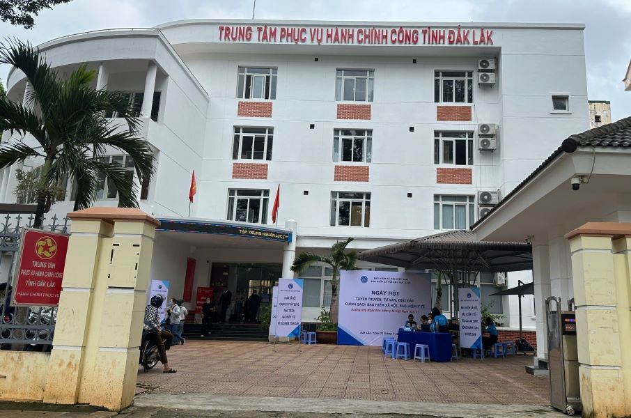 Dak Lak省行政サービスセンターの第1拠点は、Buon Ma Thuôt phuong Nguyen Tat Thanh通り9番地にあります。写真:Huong Ly