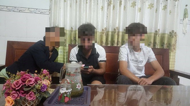 Some 12th grade students at Cao Ba Quat High School (Dak Lak province) were forced to write a letter of resignation after graduating from high school. Photo: Bao Trung