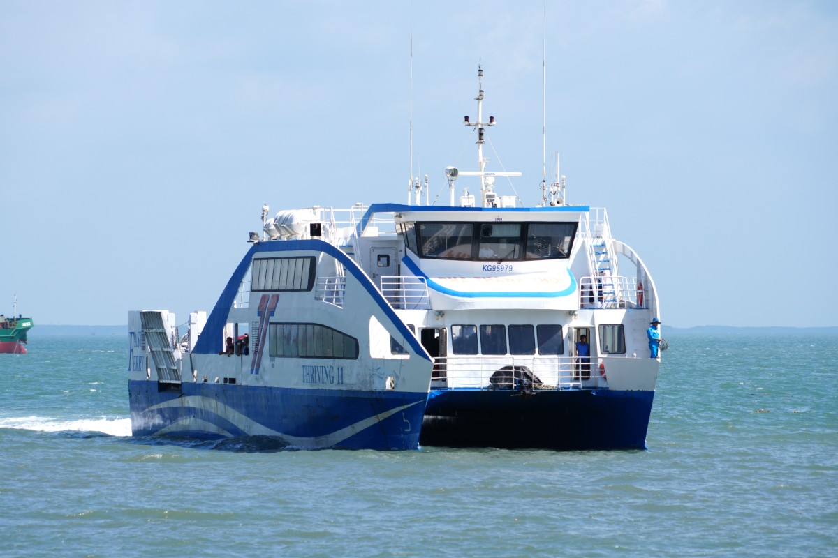 Mot chuyen pha dua kha dong hanh khach va phuong tien tu Can Gio chuan bi cap ben tai Vung Tau. Anh: Thanh An