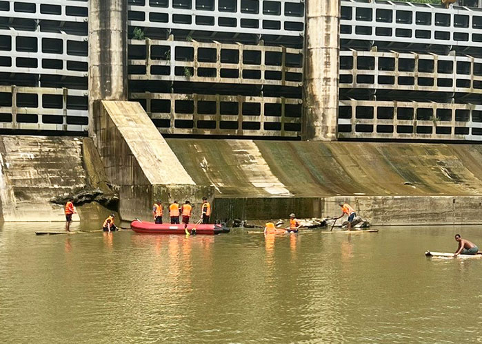 Phieng Hydropower Damエリアで泳いだときに犠牲者が死亡しました。写真：Lai Chau警察