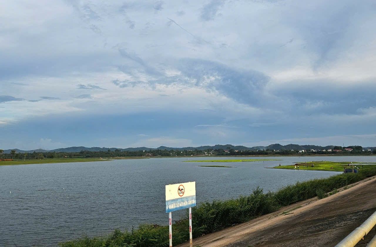 The Ea Kao reservoir project was assigned to Dak Lak Irrigation Works Management Company Limited to manage and exploit. Photo: Thanh Quynh
