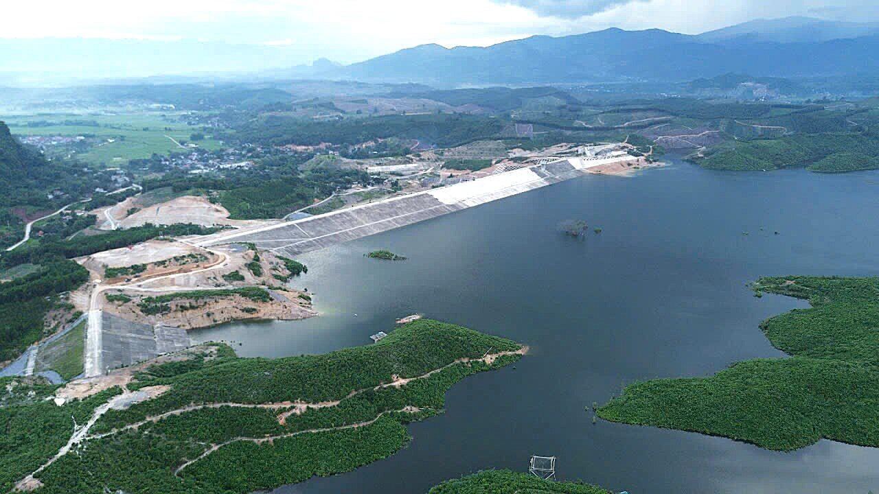 Du an ho chua nuoc Canh Tang (huyen Lac Son, tinh Hoa Binh cu) nay la xa Lac Son, tinh Phu Tho, duoc Thu tuong Chinh phu chap thuan chu truong dau tu vao thang 4.2017, du kien hoan thanh trong quy II.2022. Cong trinh do Bo Nong nghiep va Phat trien nong thon (nay la Bo Nong nghiep va Moi truong) lam chu dau tu. Anh: Dang Tinh