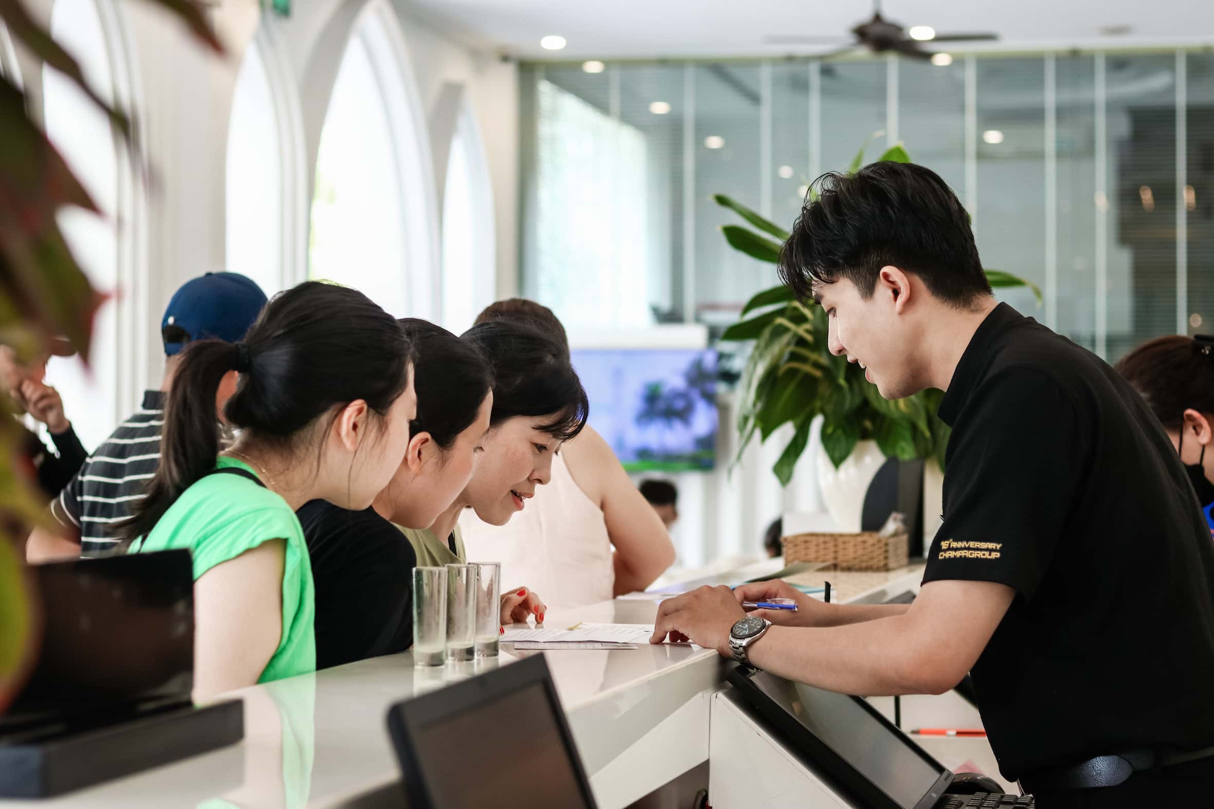 Champa Island Resort hien dang dung phan mem Smile quan ly cac booking va du lieu khach hang. Anh: Huu Long 