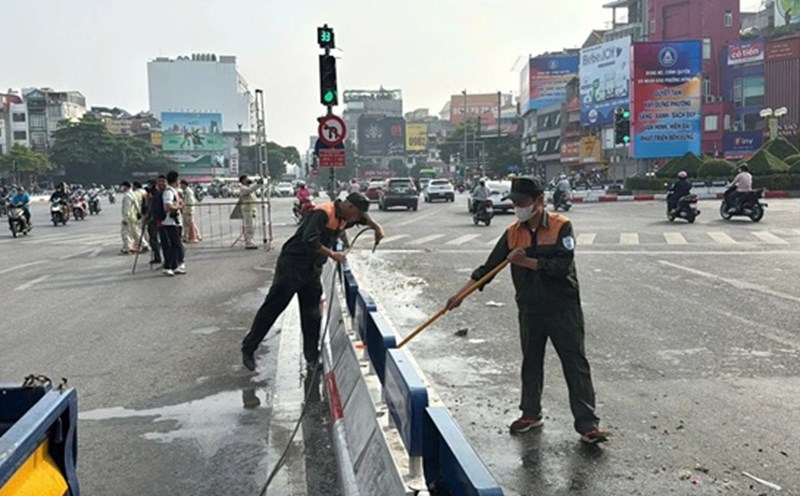 Hanoi is renovating its transport infrastructure towards a bright - green - clean - beautiful capital. Photo: Cong Pham