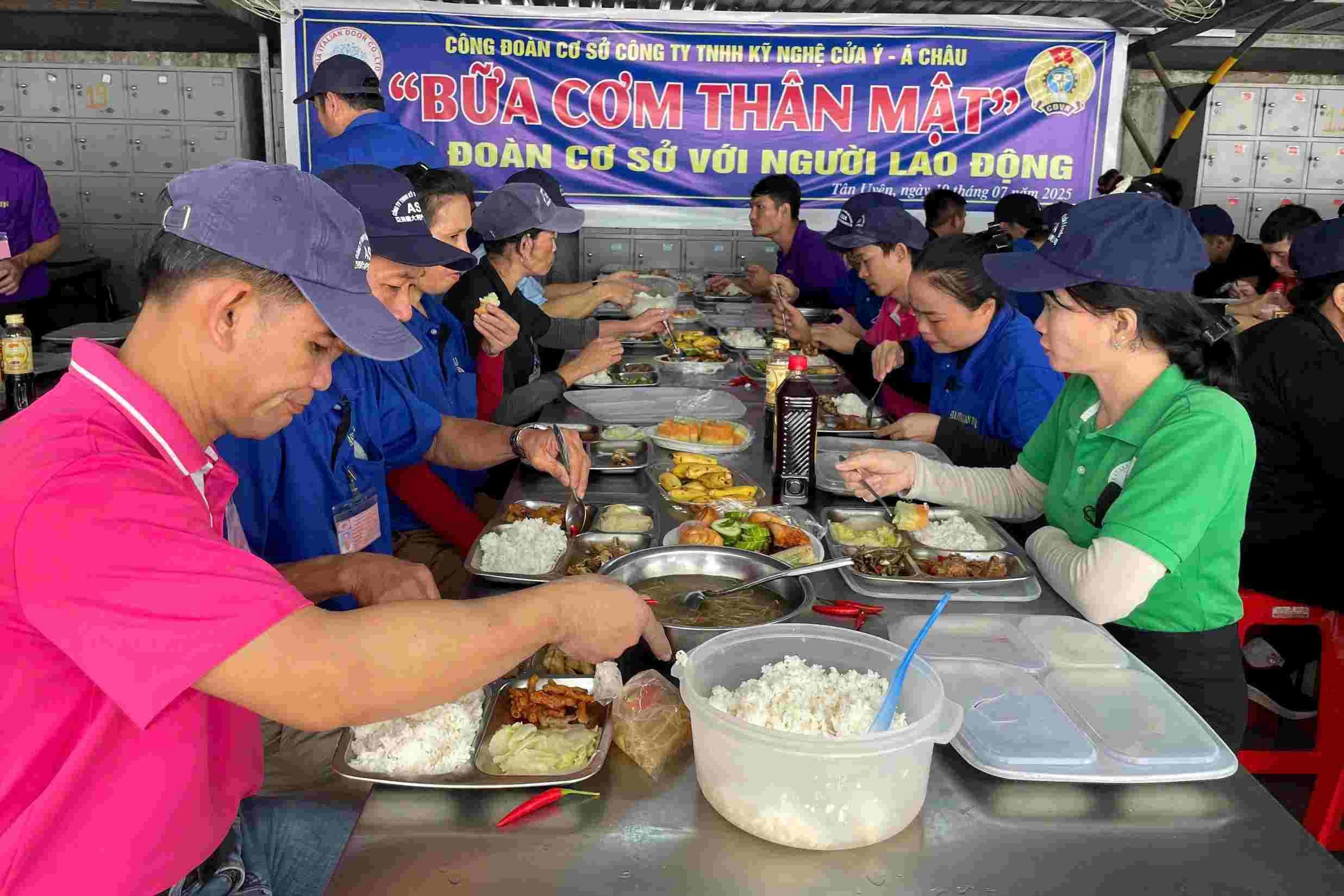 Bua com am tinh Cong doan va Nguoi lao dong. Anh: Dinh Trong