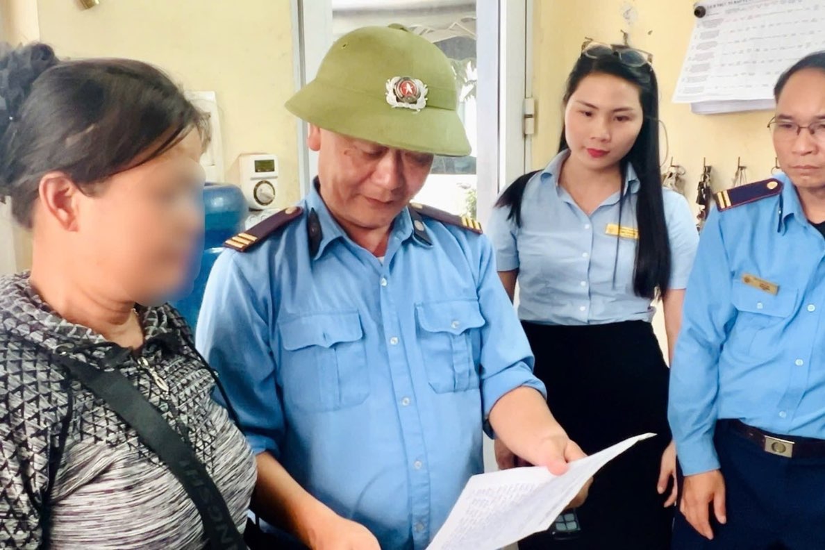 Chi M. (ao den) tuong trinh vu viec. Anh: Benh vien Trung uong Thai Nguyen.