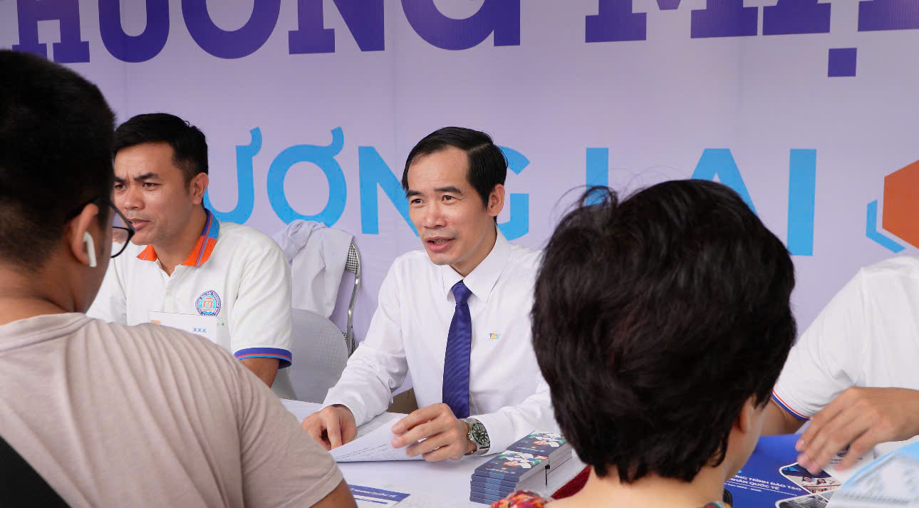 Truong Dai hoc Thuong mai thong tin muc diem chuan du kien nam 2025. Anh: Van Trang