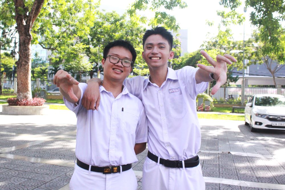 The two best friends studied in a group for 3 years, both of whom won the A and B class in Da Nang. Photo: Tran Thi