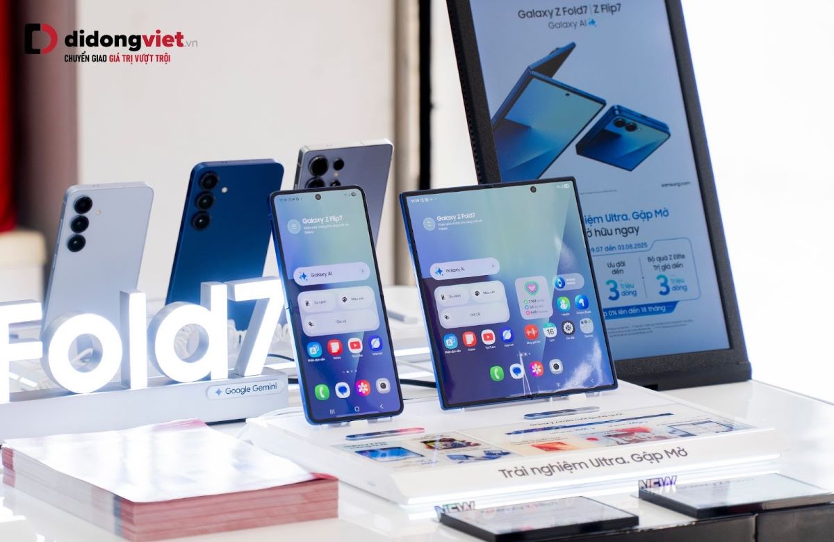 Los telefonos plegables Samsung Galaxy Z Fold7 y Z Flip7 estan disponibles en el sistema movil Viet para que los clientes experimenten. Foto: movil vietnamita
