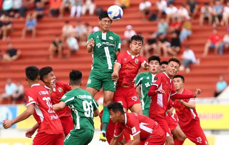 Dong Nai Club is in the process of transferring Truong Tuoi Binh Phuoc (blue shirt). Photo: Thanh Vu
