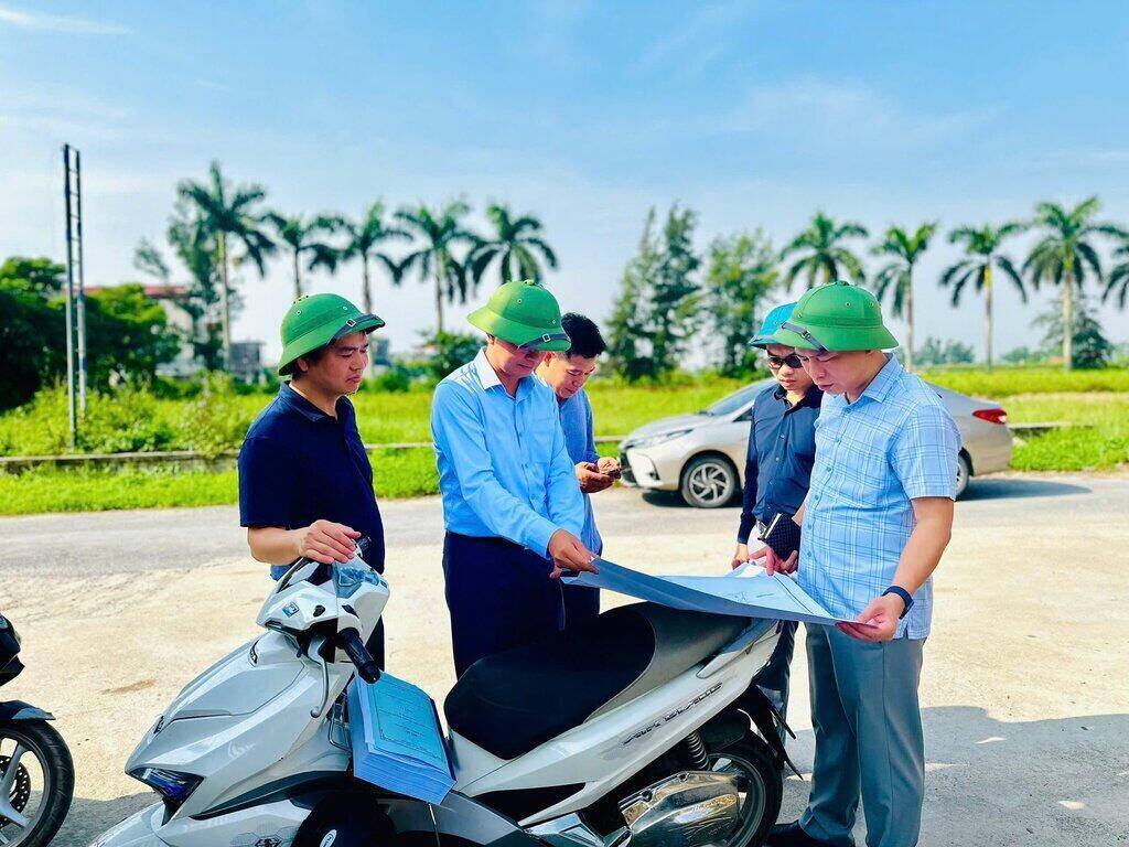 Lanh dao phuong va dai dien cac don vi kiem tra thuc te tai cong trinh dang thi cong tren dia ban phuong Tu Minh, TP Hai Phong. Anh: Phuong Tu Minh