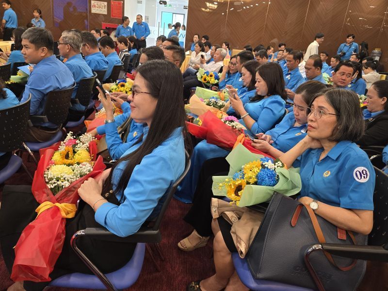 호치민시 특별 구역의 간부 및 노동조합 간부들. 사진: Nam Duong