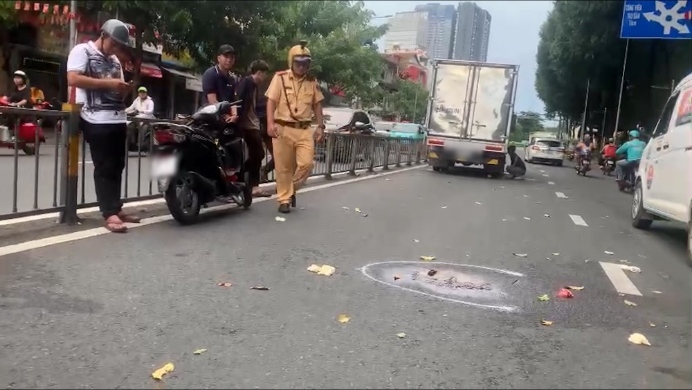 Hien truong vu tai nan xay ra tren duong Ly Thai To (phuong Vuon Lai). Anh: Hoa Nguyen