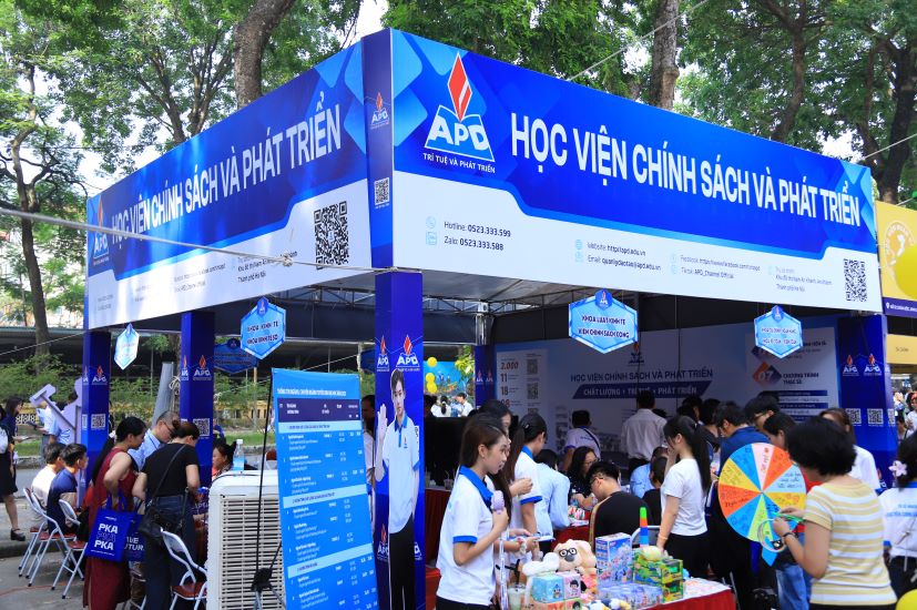 The Academy of Policy and Development has just announced the admission floor score for 2025. Photo: School