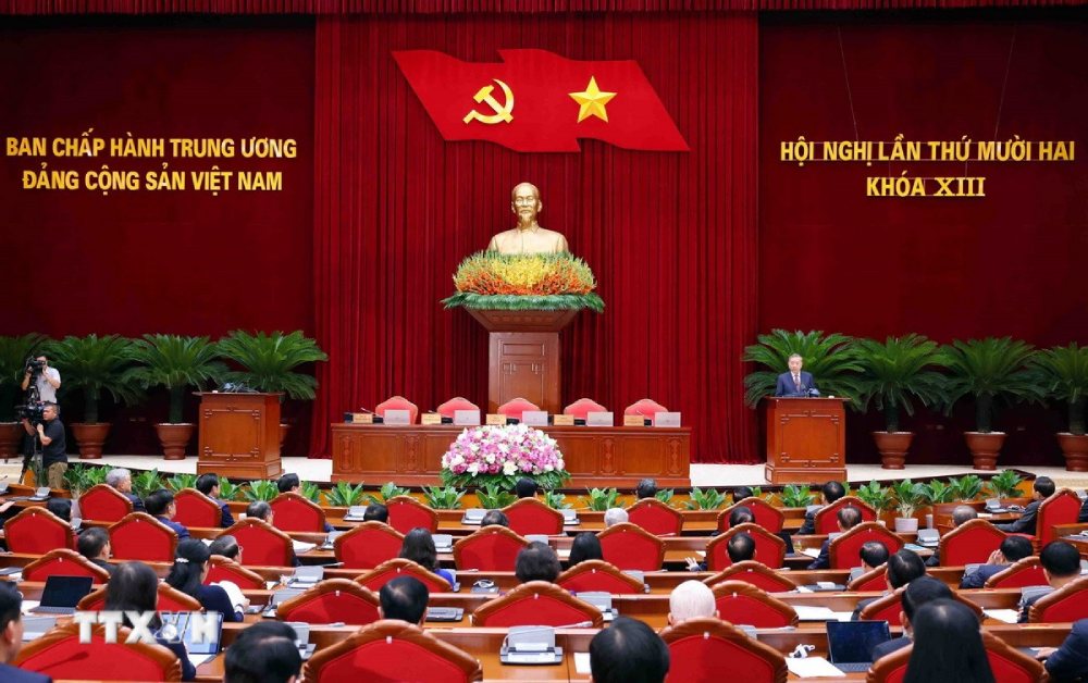 제13기 당 중앙위원회 제12차 회의 폐막식. 사진: TTXVN