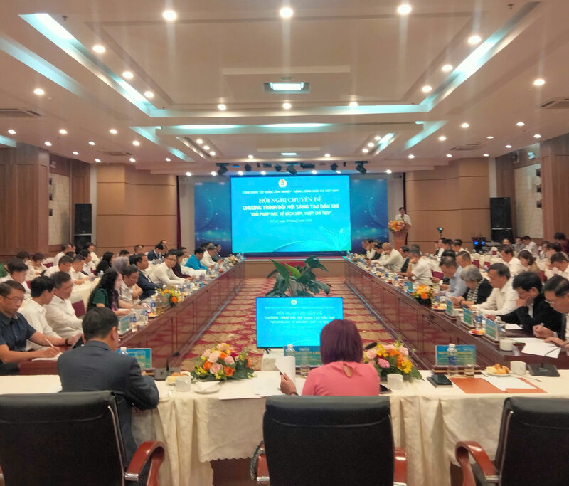 베트남 국립 에너지 산업 그룹은 석유 및 가스 혁신 프로그램에 대한 전문 회의를 개최합니다. '조기 목표 달성 흑자 목표 초과 흑자 솔루션' 사진: Duc Lam