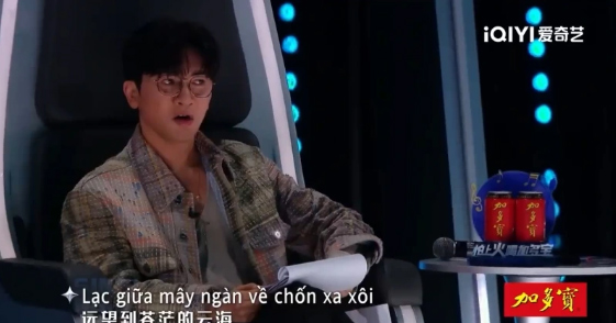 To Huu Bang tren ghe nong giam khao truong quay Sing! Asia. Anh: Cat tu clip