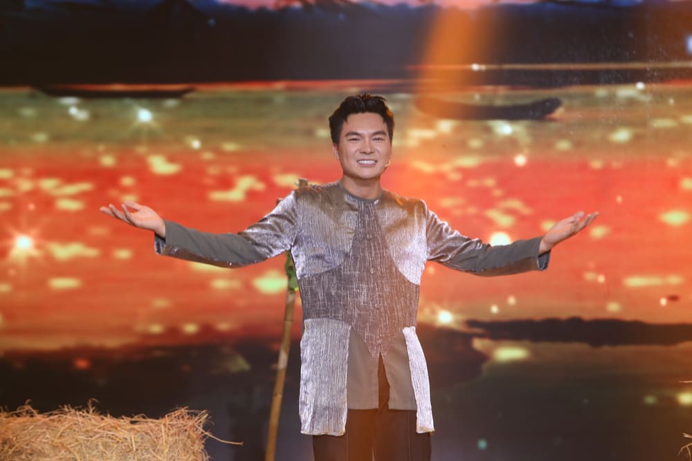 Runner-up Quoc Tri surprised everyone when he competed in the love Bolero 2025 program. Photo: Character provided