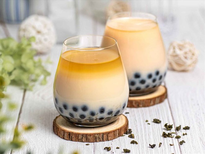 The habit of drinking too much milk tea can increase the risk of obesity and damage the kidneys. Photo: Xinhua.