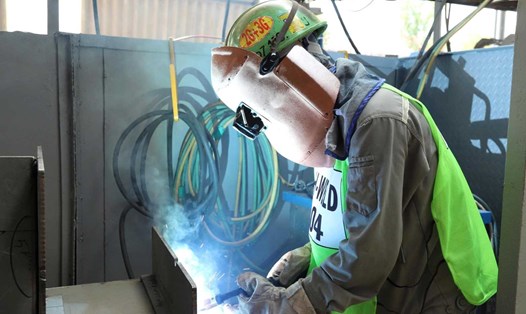 Hội thi thợ giỏi lần thứ 8 được công ty đóng tàu lớn nhất Khánh Hòa tổ chức nhằm nâng cao tay nghề cho người lao động. Ảnh: Ngân Hà
