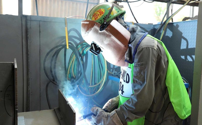 The 8th Skilled Workers' Competition was organized by Khanh Hoa's largest shipbuilding company to improve the skills of workers. Photo: Ngan Ha
