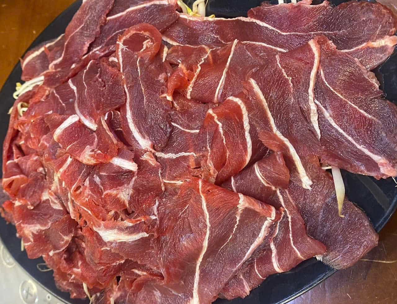 Red meat, including beef, can damage the kidneys if eaten regularly. Photo: Quang Minh.