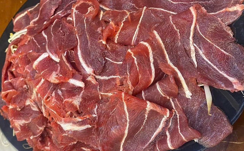 Red meat, including beef, can damage the kidneys if eaten regularly. Photo: Quang Minh.