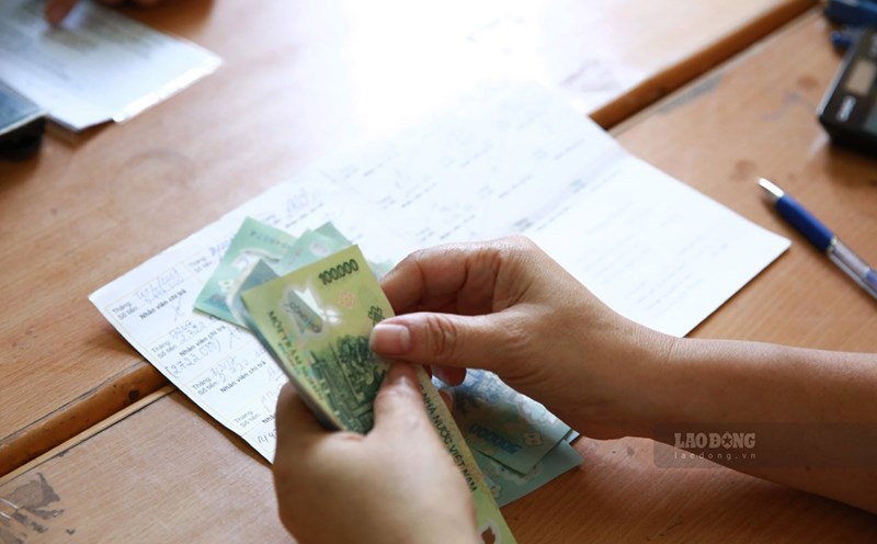 The Law on the People's Public Security does not stipulate the service regime in the People's Public Security for contract workers. Photo: Hai Nguyen