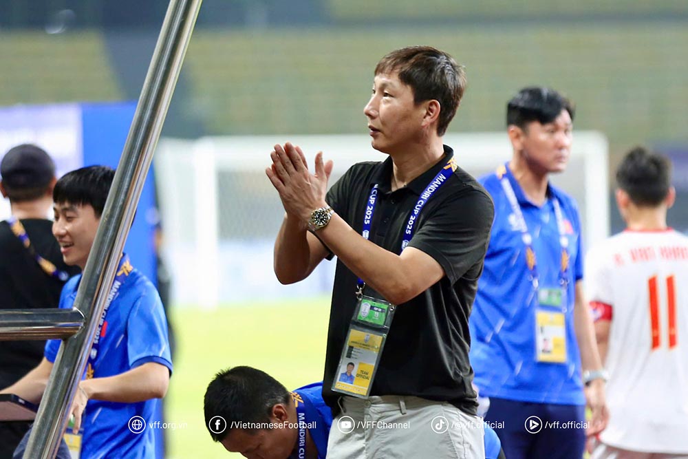 Coach Kim Sang-sik is satisfied when U23 Vietnam won big in the opening match of the 2025 U23 Southeast Asian tournament. Photo: VFF