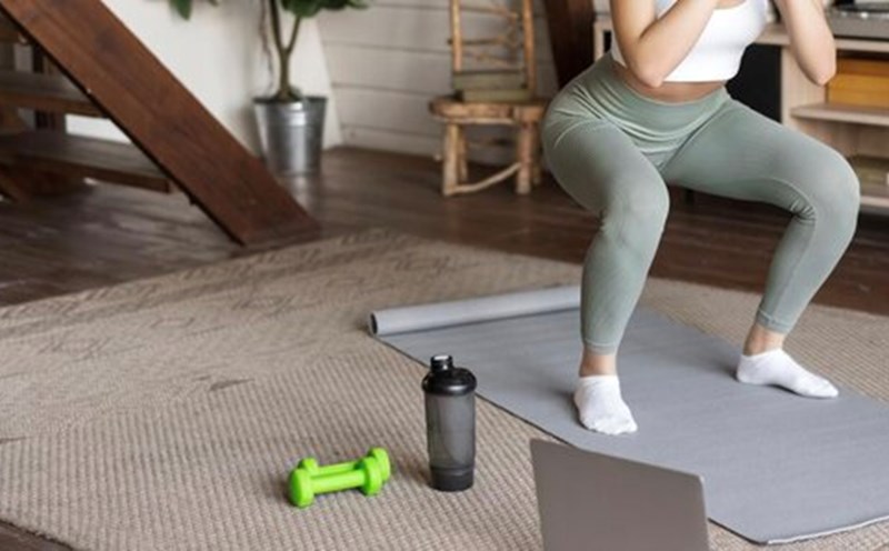 Yoga poses to help your legs and feet relax. Photo: Thuy Duong