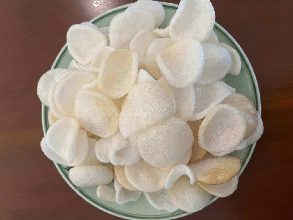 People with high blood pressure need to pay attention when eating shrimp cake. Photo: Kieu Vu