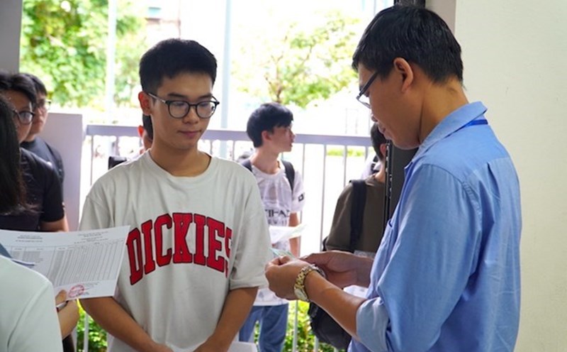 24h Education: Candidates need to carefully consider the exam scores and arrange reasonable wishes. Photo: Van Trang