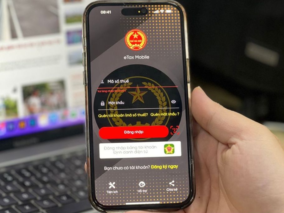 Khong nop duoc thue do loi eTax Mobile, nguoi nop thue khong bi xu phat. Anh: Phuong Anh