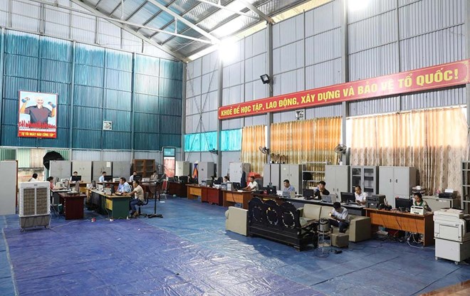 Tận dụng nhà thi đấu đa năng làm nơi làm việc của công chức xã