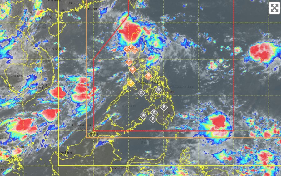 Ap thap di chuyen vao dat lien cua Philippines, trong khi mot ap thap nhiet doi hinh thanh gan vung bien cua Philippines. Anh: PAGASA