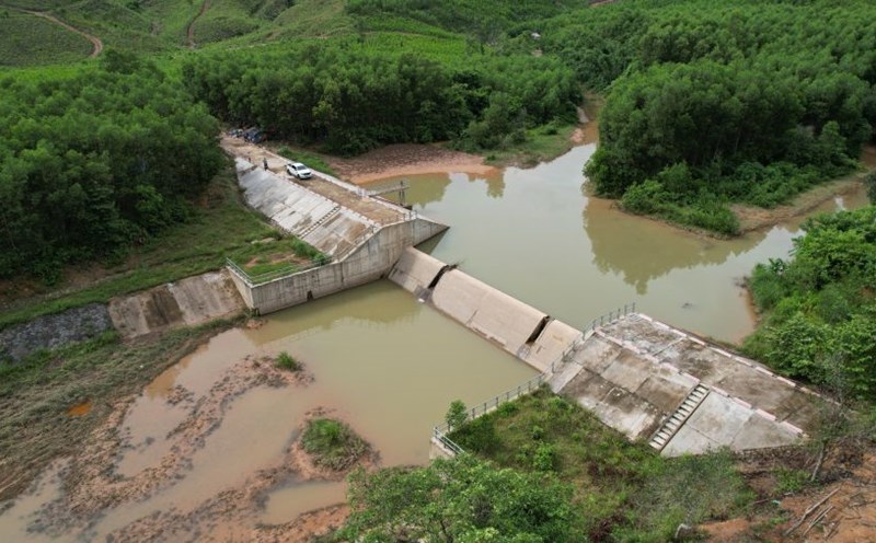 Due to the slow site clearance, items that are not under construction using the central budget have been recovered, so Ban Chua 1 Dam had to be adjusted to reduce the pipeline. Photo: Hung Tho