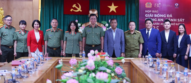 Buoi hop bao Giai bong da Cong an, Canh sat cac nuoc ASEAN mo rong 2025. Anh