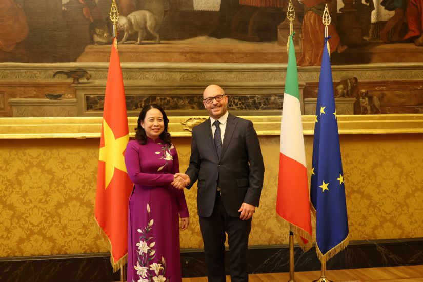 보 티 아잉 쑤언 국가 부주석과 로렌조 폰타나 이탈리아 하원 의장. 사진: 외교부