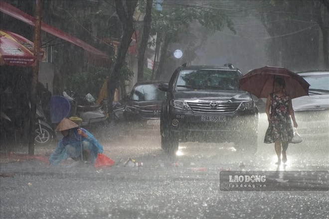 Previsions meteorologiques du Nord continuent de pluies moderees et fortes aujourd'hui 2 juillet. Photo : Tung Giang