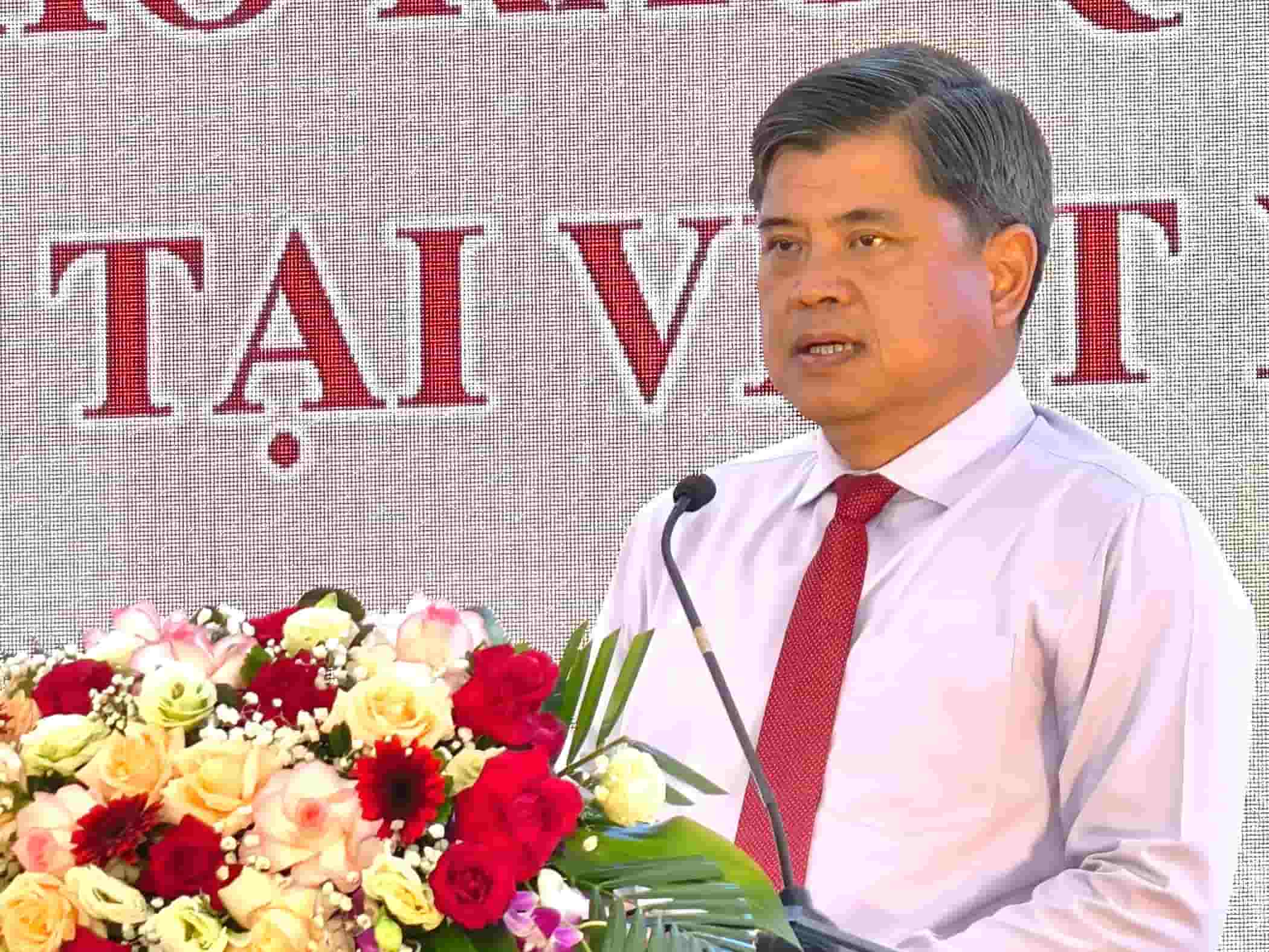 Anh: Nguyen Truong