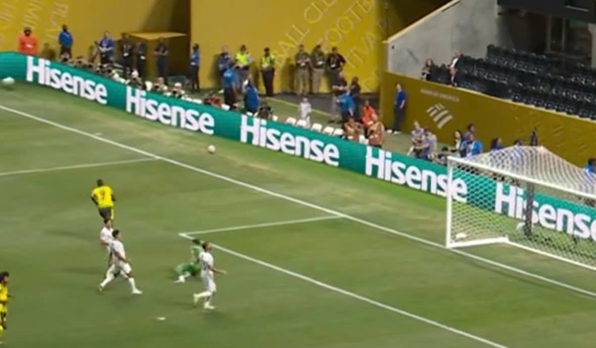 Serhou Guirassy는 몬테레이와의 2-1 승리에서 도르트문트의 멀티골을 기록했습니다. 비디오에서 캡처한 사진