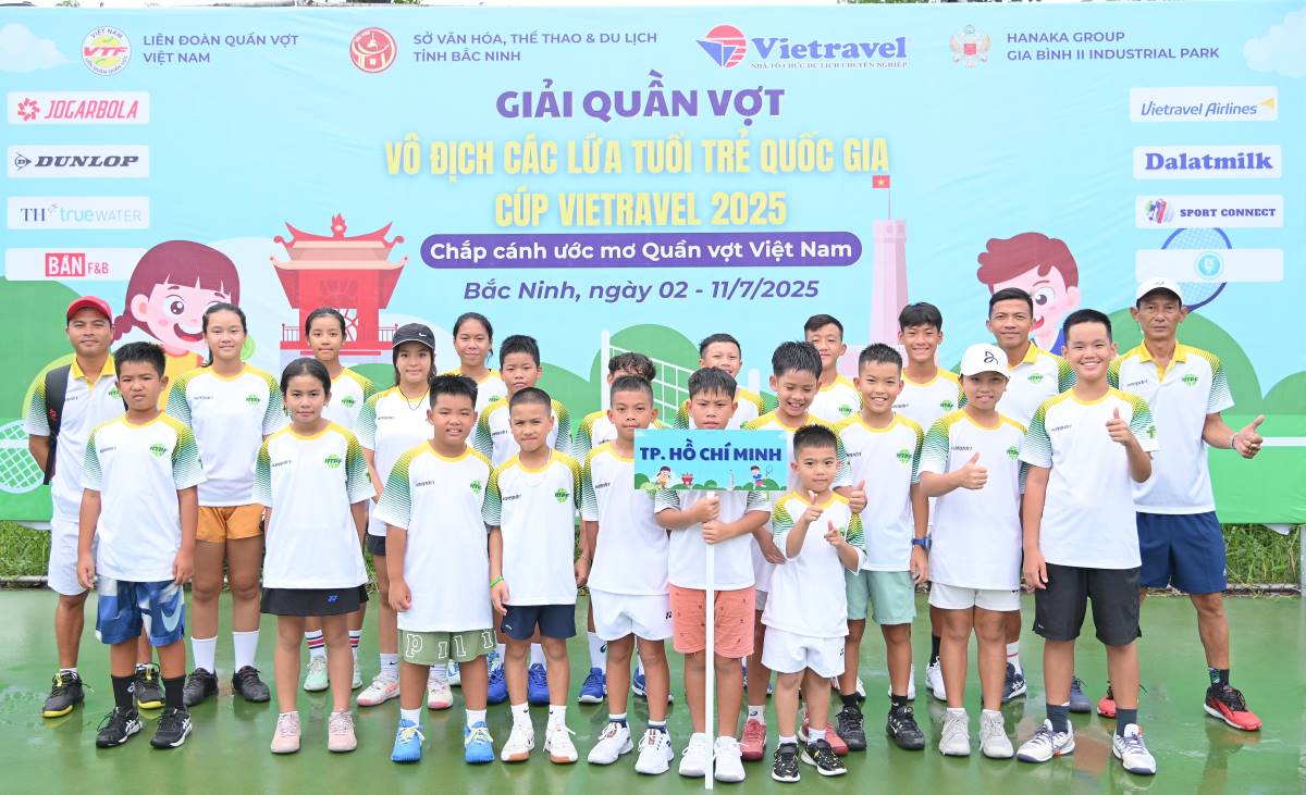 2025년 전국 청소년 테니스 대회가 7월 2일 오전 박닌에서 개막했습니다. 사진: VTF