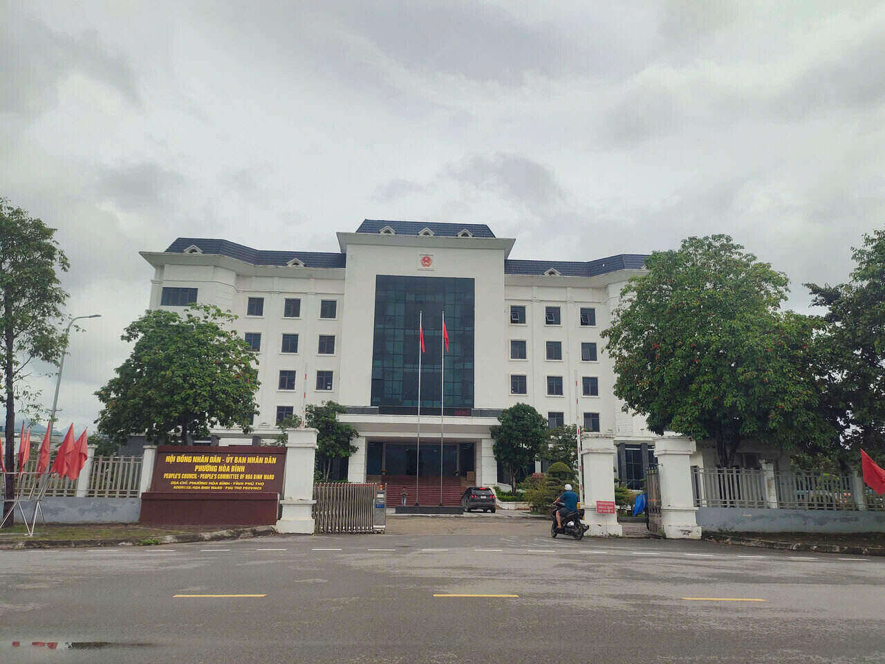 Tru so lam viec khang trang cua phuong dong dan nhat tinh Phu Tho. Anh: Binh Khang