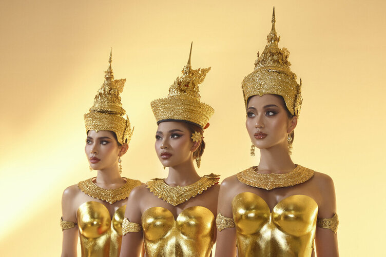 The three beauty queens of Miss Cosmo in the image of the Khmer royal family. Photo: MCO