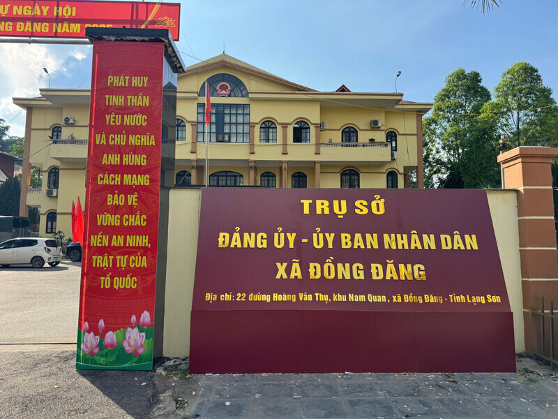 Tru so Dang uy - UBND Dong Dang moi la mot trong so it cac tru so xa moi tap trung. Anh: Khanh Linh