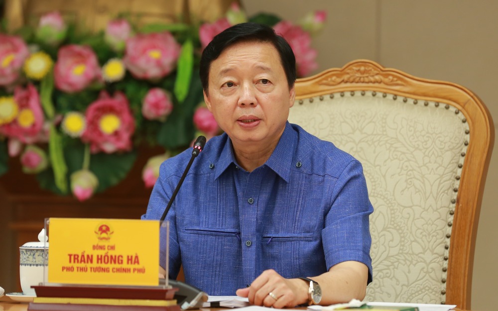 쩐홍하 부총리가 환경 산업 개발 프로그램 초안에 대한 회의를 주재하고 있습니다. 사진: VGP