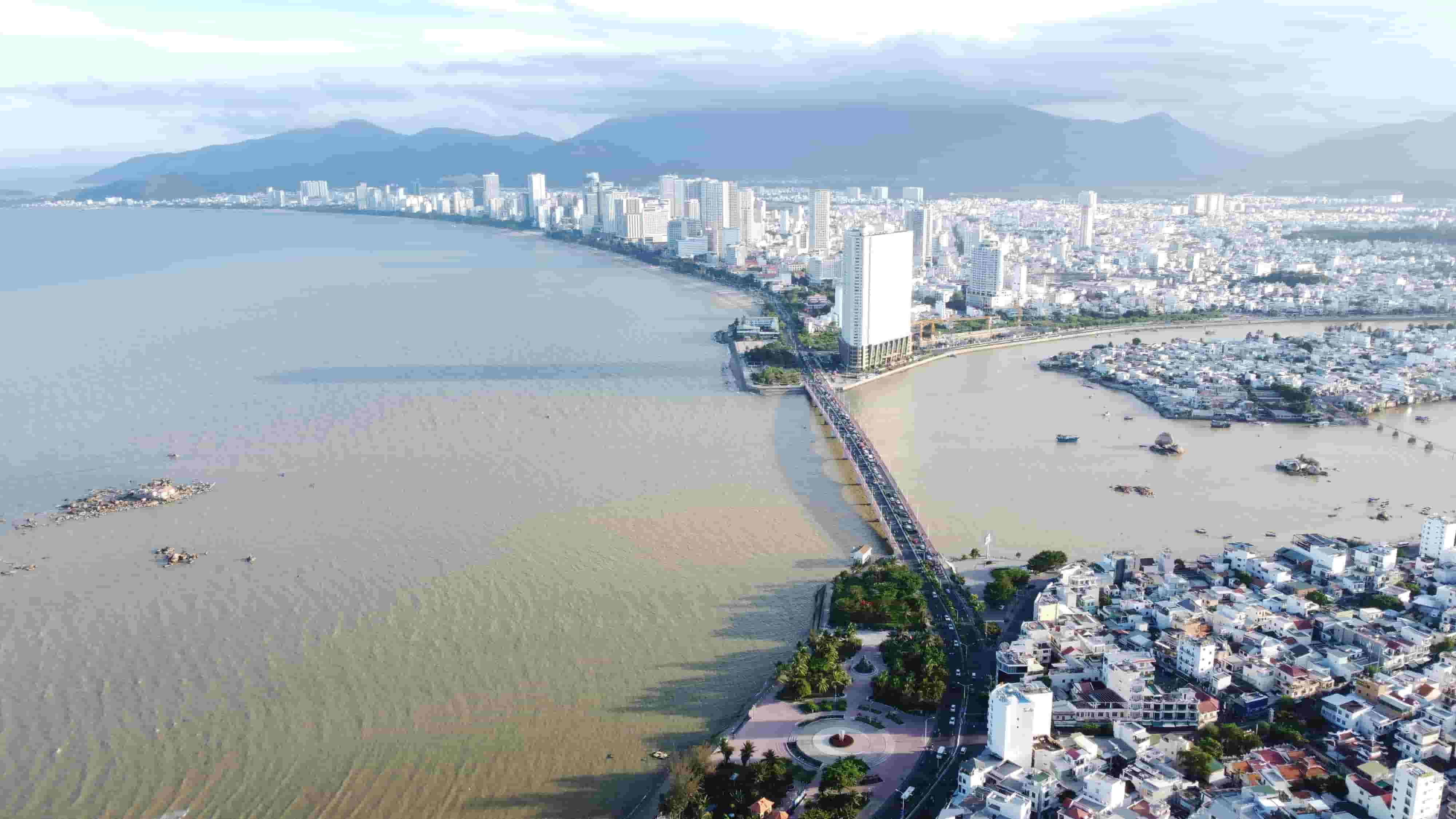 Khanh Hoa plans a coastal residential area with buildings with a maximum height of 33 - 40 floors. Photo: Huu Long
