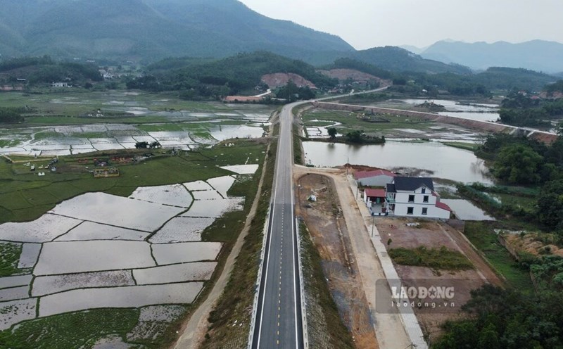 Tuyen duong lien vung giup ket noi Phu Tho voi Lao Cai. Anh: To Cong.